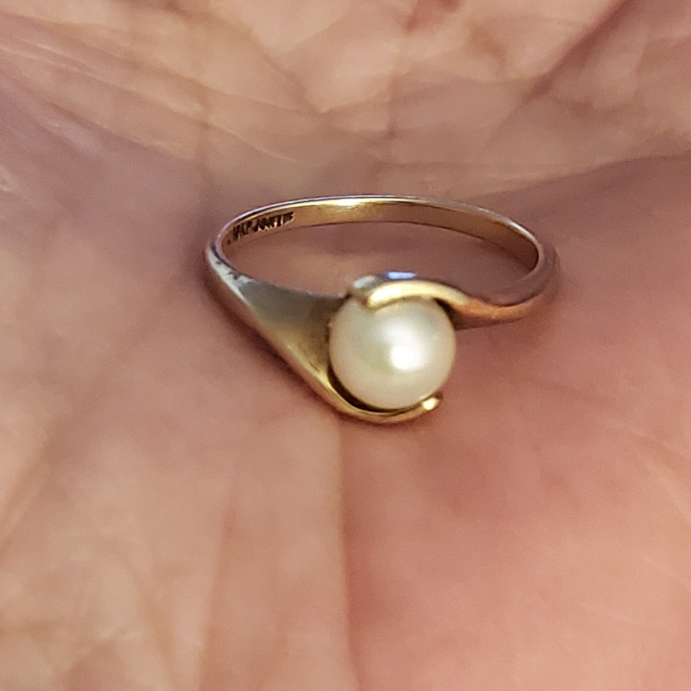 Vintage genuine pearl ring